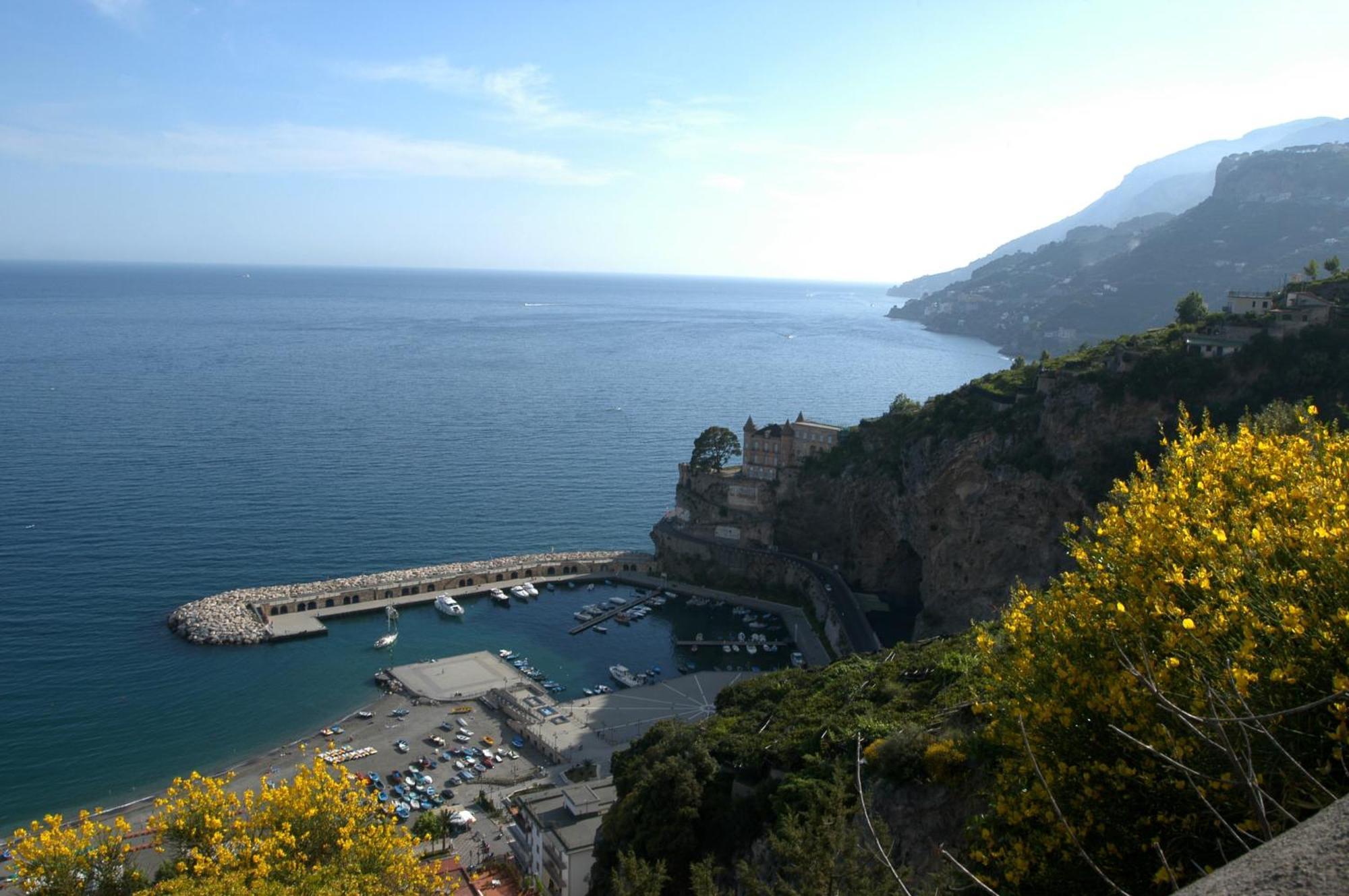 Charming Rooms Amalfi Coast Maiori Eksteriør billede